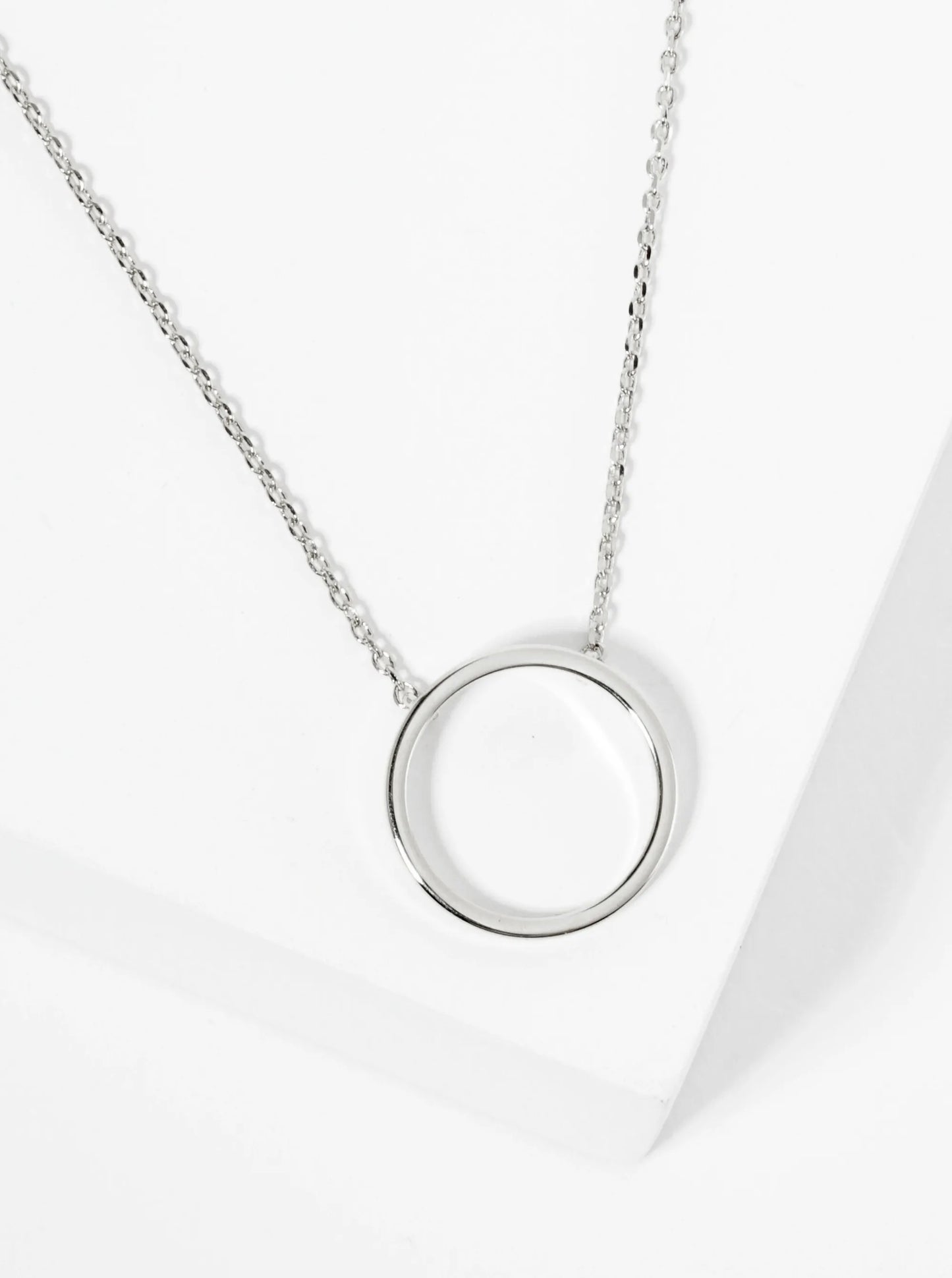 18K Gold Dipped 15mm Wire Circle Pendant Necklace