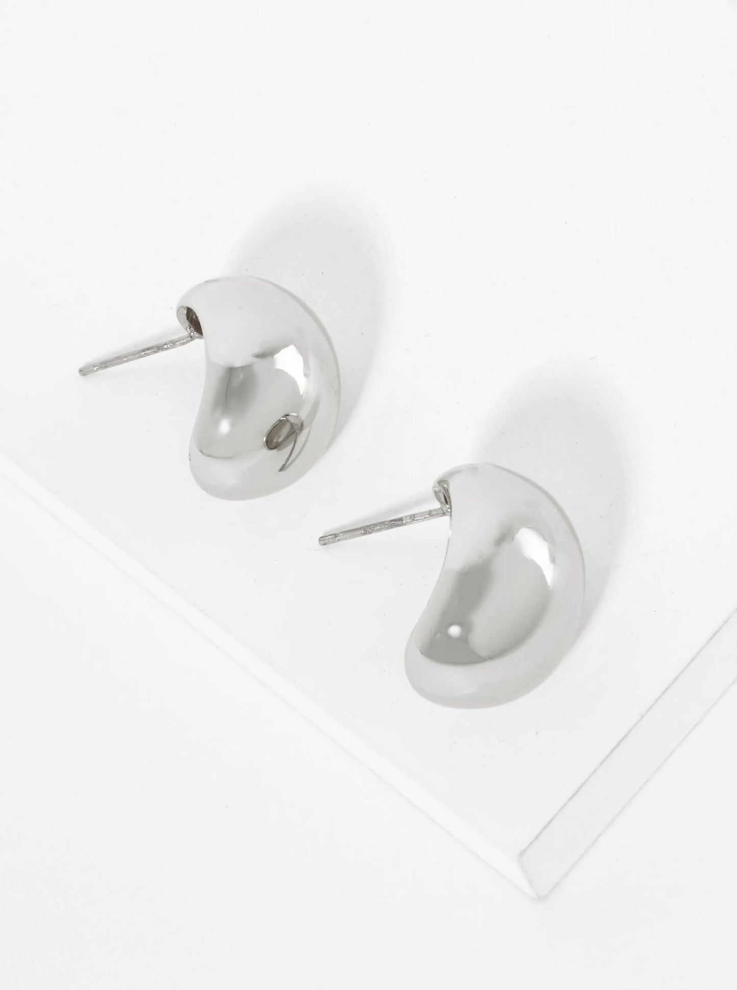 18K Gold Dipped 18mm Curved Oval Post Earrings