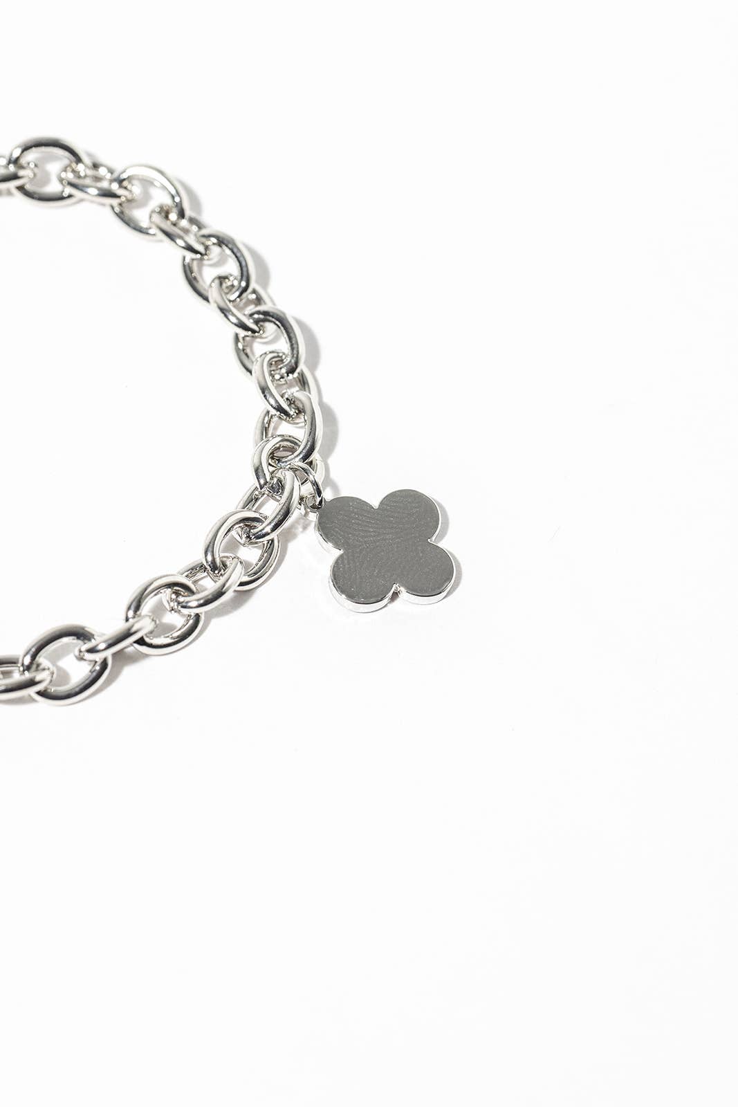Minimalist Clover Charm Link Bracelet with Magnetic Clasp