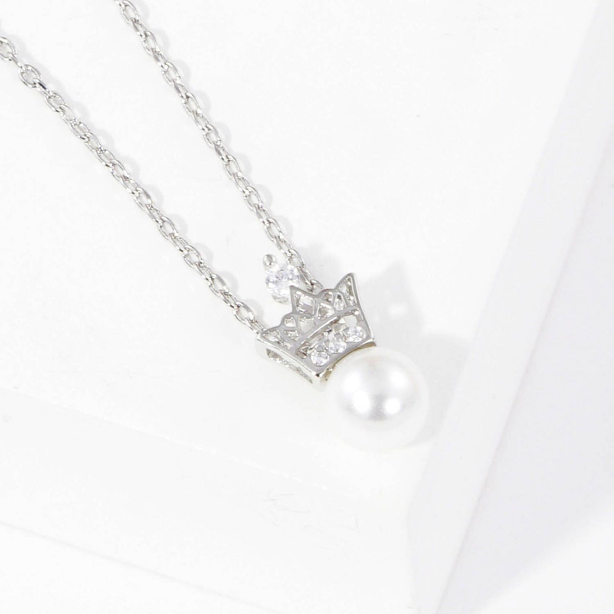 Elegant Pearl Crown Pendant Necklace