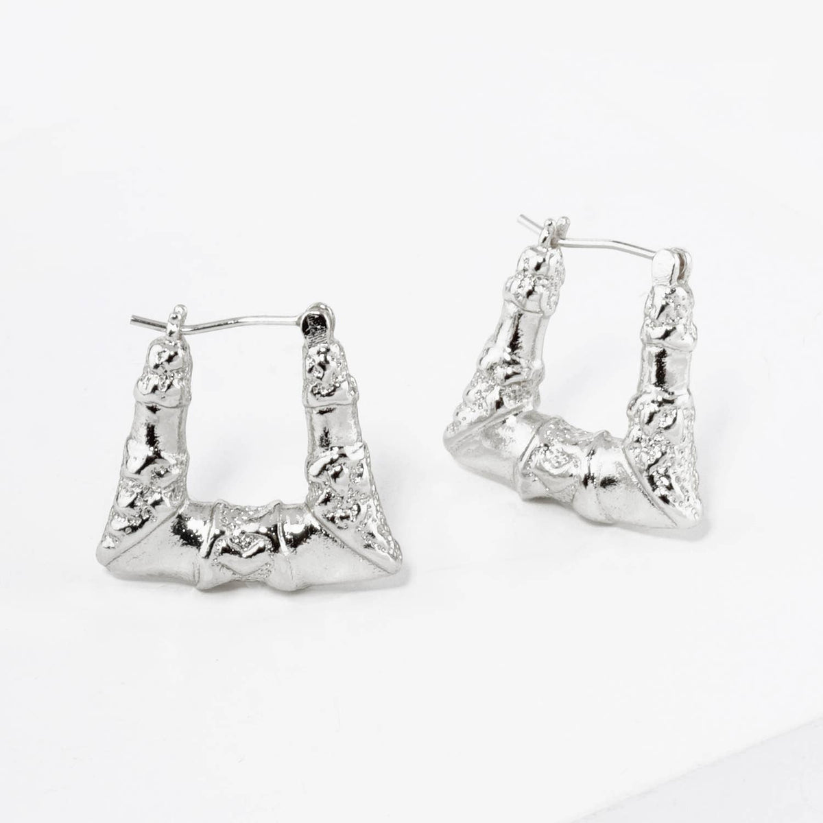 18K GOLD DIPPED TEXTURED 20MM TRAPEZOID HOOP EARRINGS
