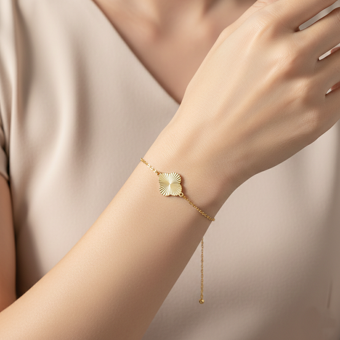 Sunburst Texture Quatrefoil Chain Bracelet