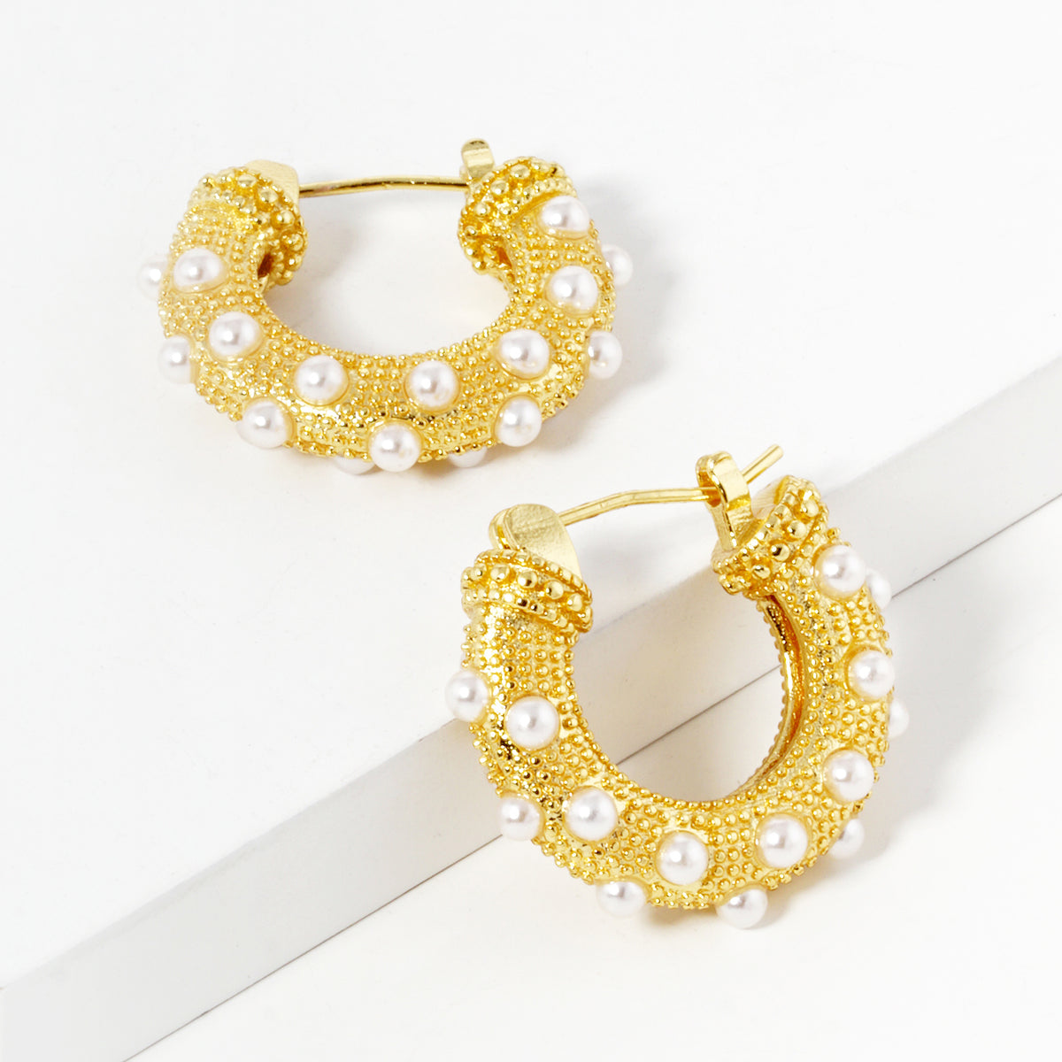 White-Accent Wide Hoop Earrings | BE339 — BE339GCM.jpg