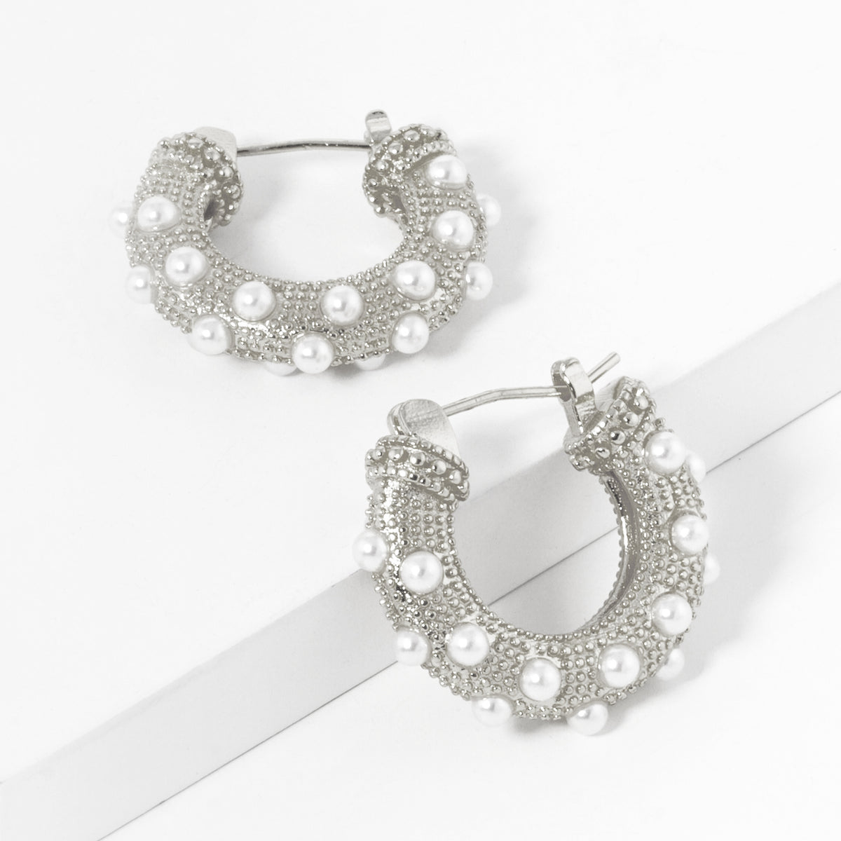 White-Accent Wide Hoop Earrings | BE339 — BE339RWH.JPG