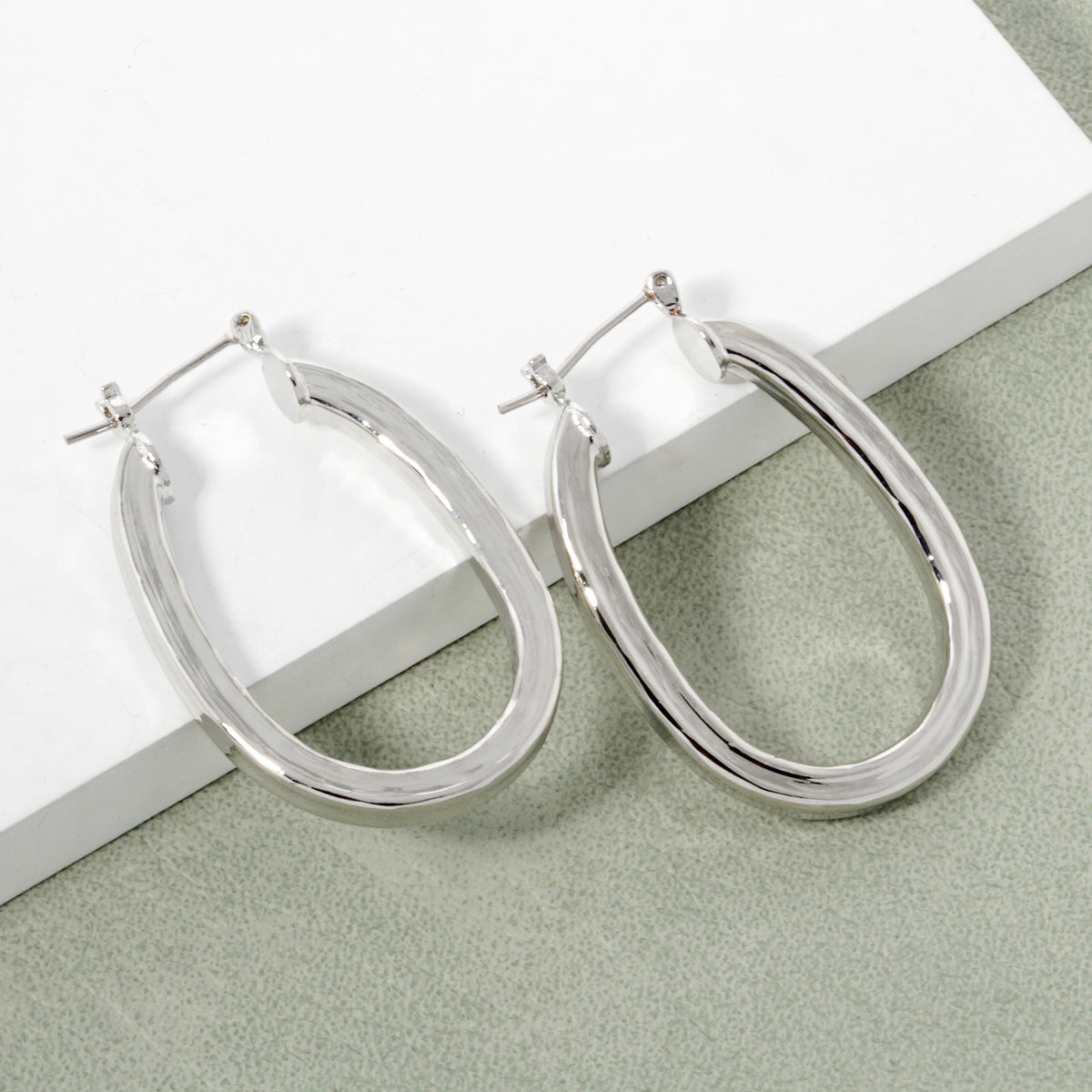 BE346 Elongated Oval Hoop Earrings - BE346R.JPG