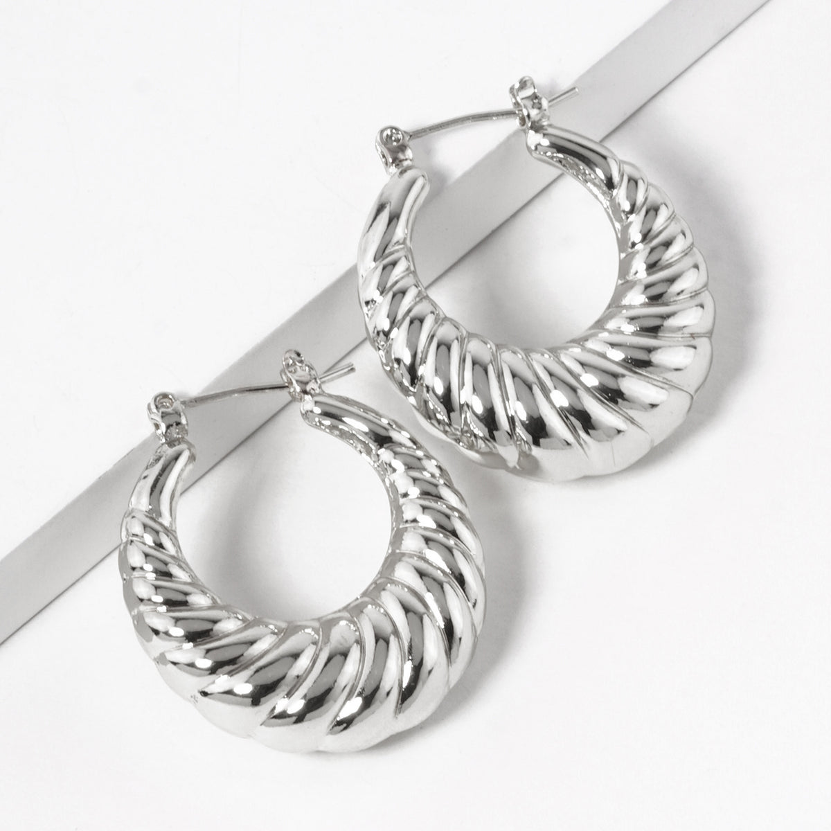 BE364 Twisted Dome Hoop Earrings BE364R.JPG