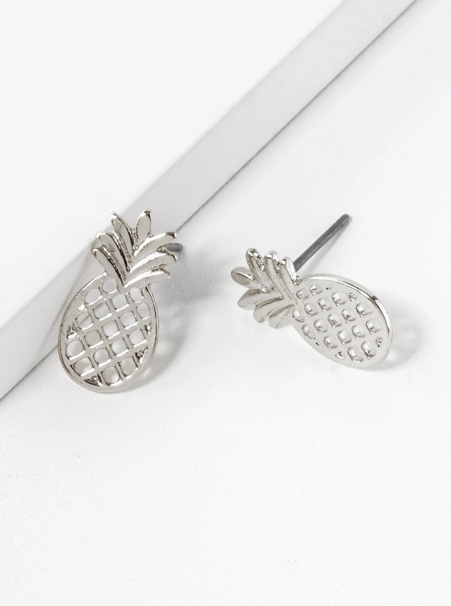 Metal 15mm Filigree Pineapple Tropical Stud Earrings