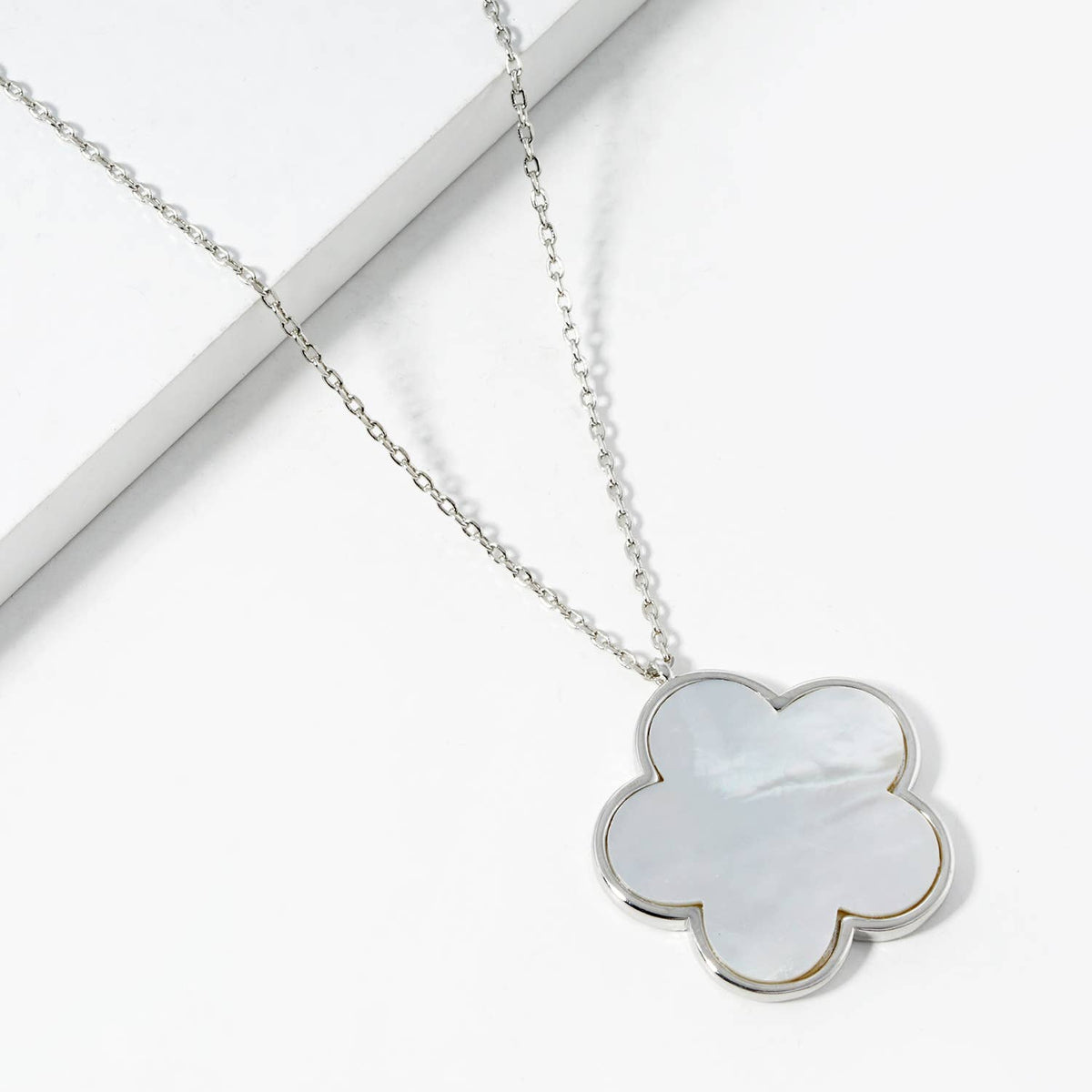 Minimalist Six-Petal Flower Pendant Necklace