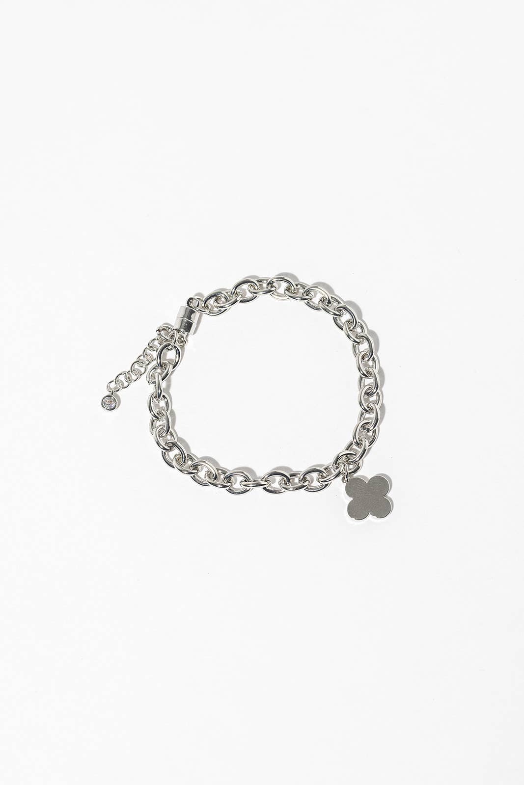 Minimalist Clover Charm Link Bracelet with Magnetic Clasp