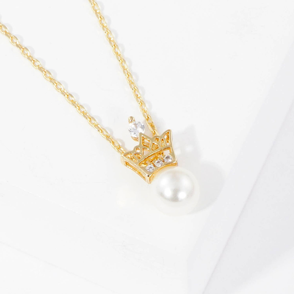 Elegant Pearl Crown Pendant Necklace