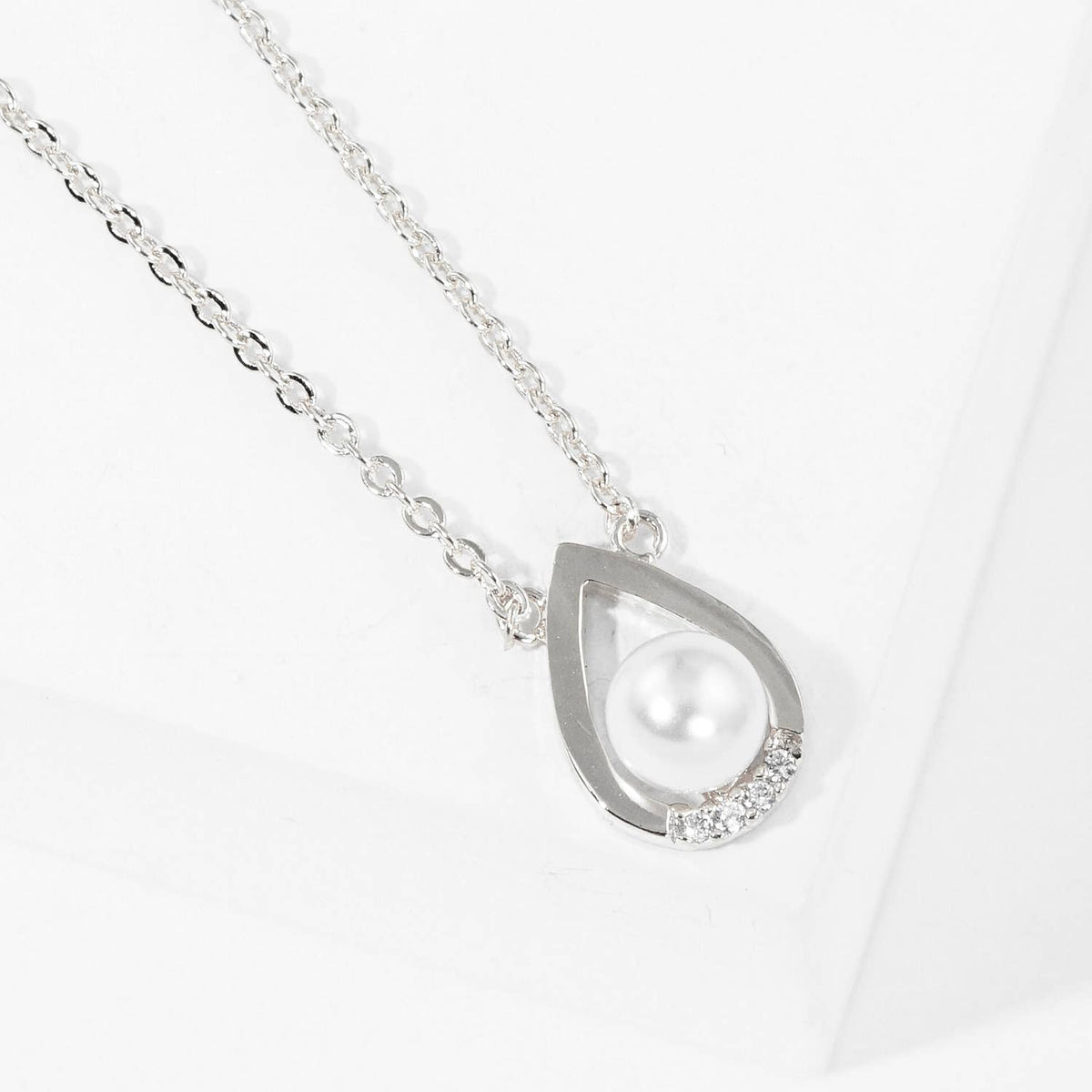 Bridesmaid Tear-Drop Pearl Pendant Necklace