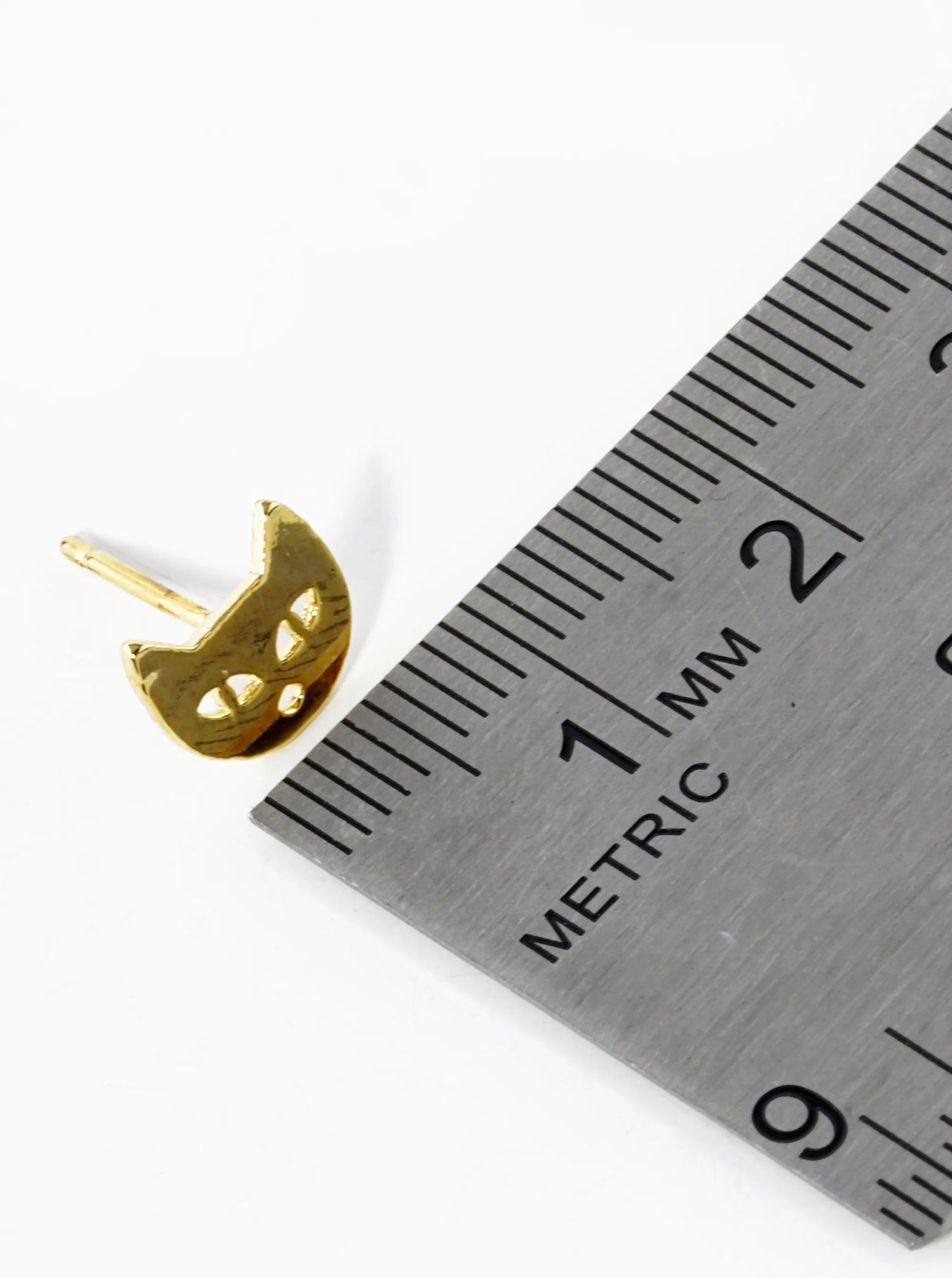 18K Gold Dipped 7mm Flat Cat Head Stud Earrings