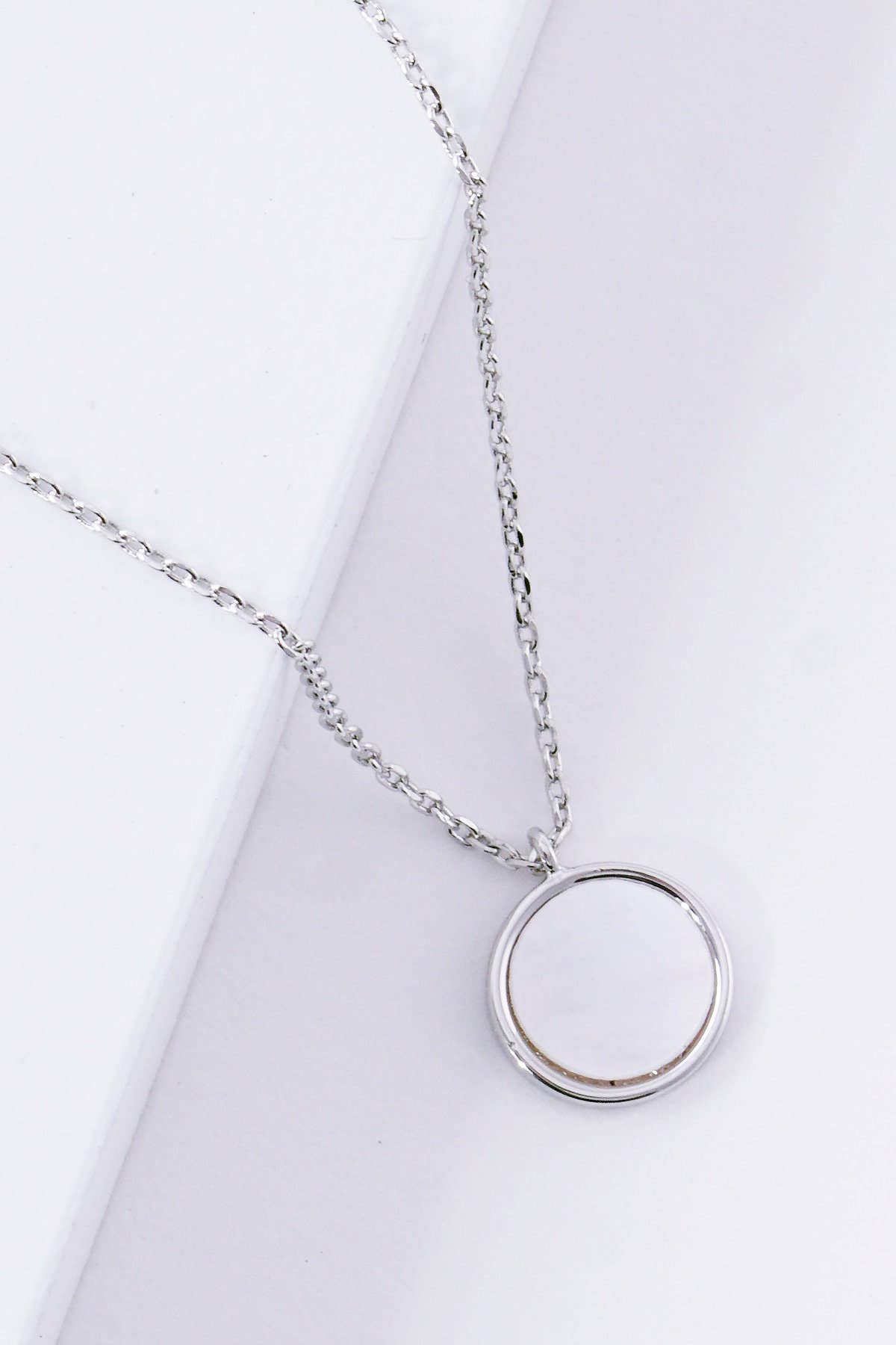 White Shelled Round Necklace
