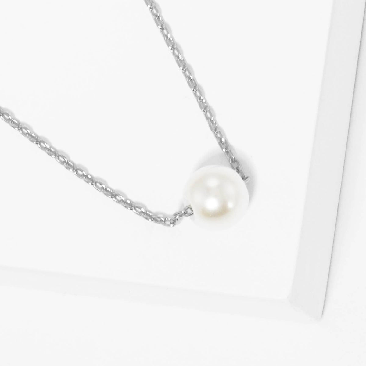 Dainty Single Pearl Pendant Necklace for Bridesmaid