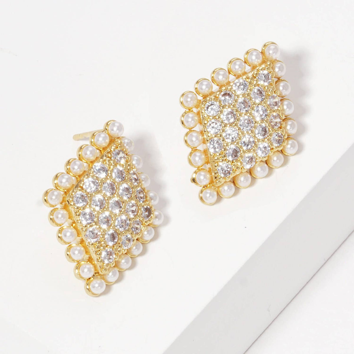 Freshwater Pearl Outline Stud Earrings