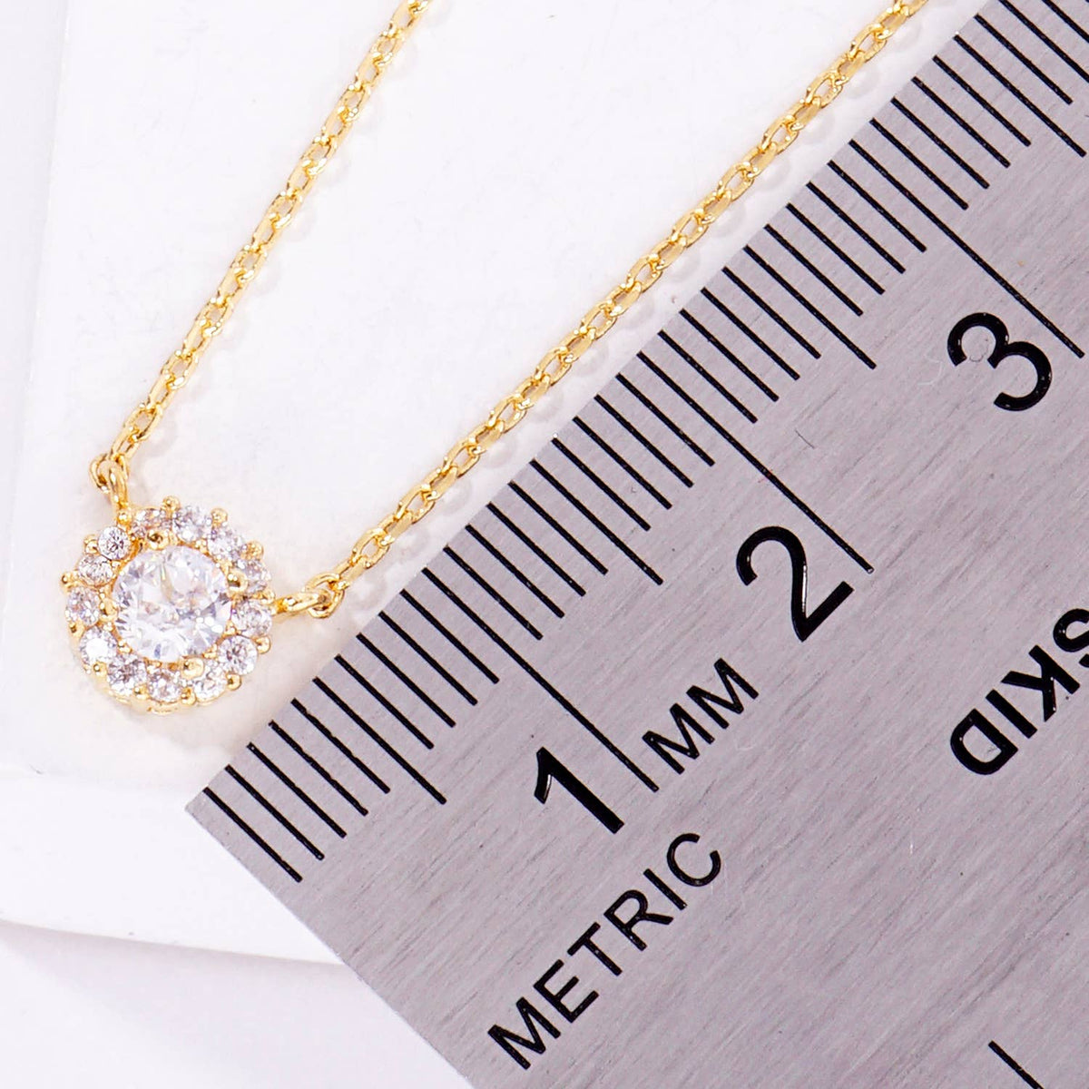 Minimalist Round Halo Cubic Zirconia Pendant Necklace