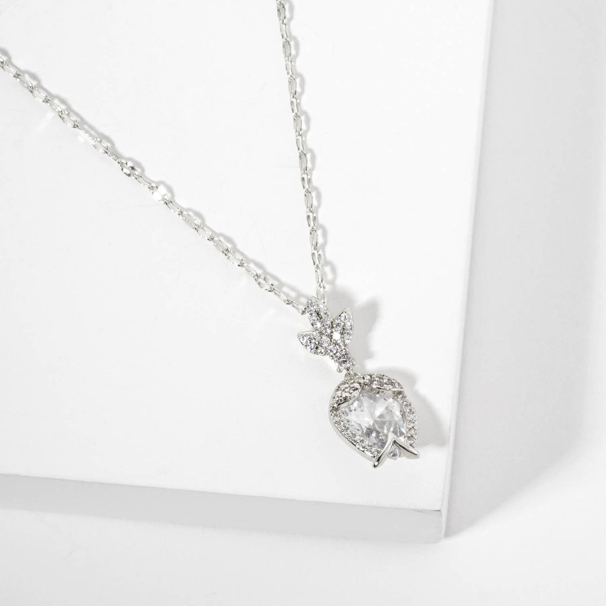 Botanical-Theme Upside-Down Tulip Design Necklace