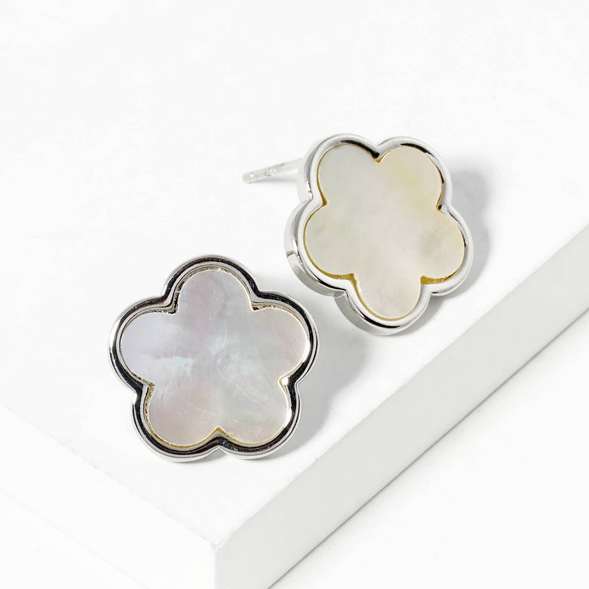 Minimalist Dainty Clover Flower Stud Earrings