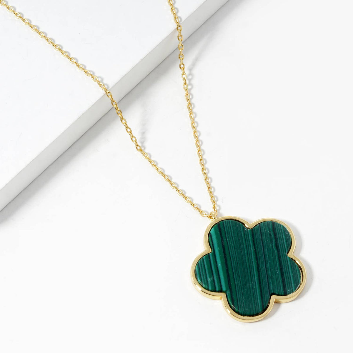 Minimalist Six-Petal Flower Pendant Necklace