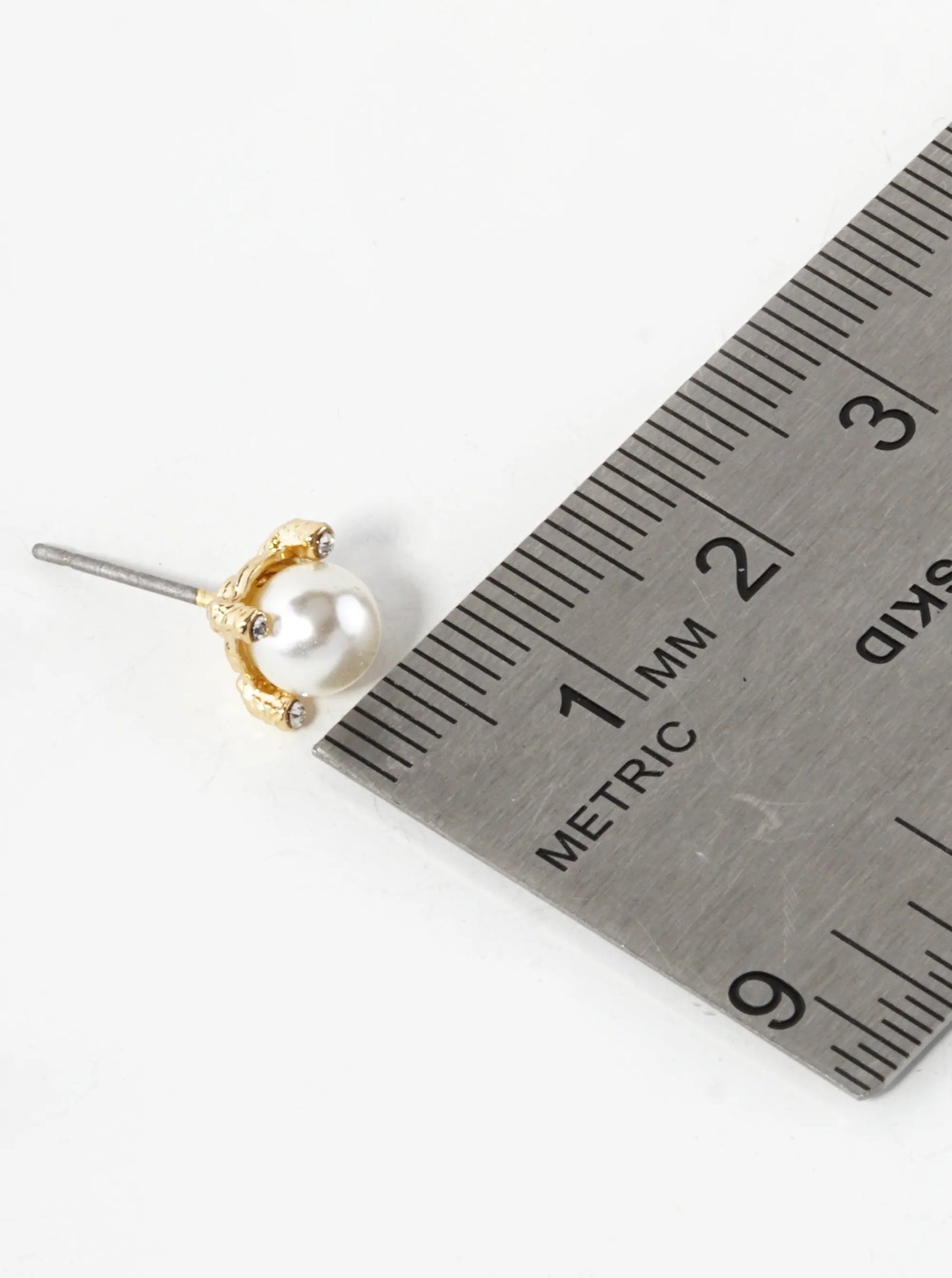 6mm Pearl Bead 4-Prong Stud Earrings