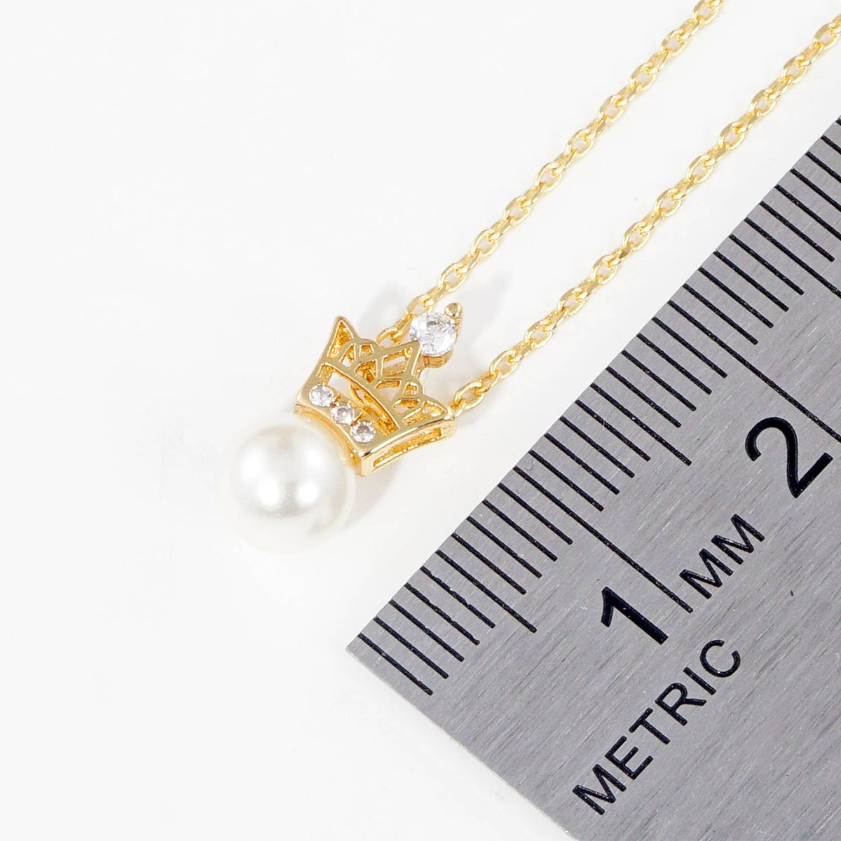 Elegant Pearl Crown Pendant Necklace