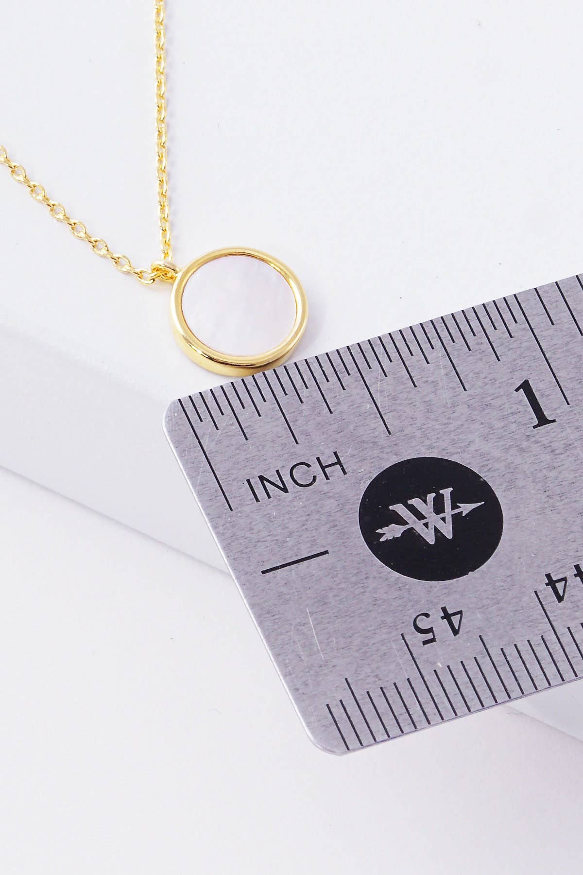 White Shelled Round Necklace