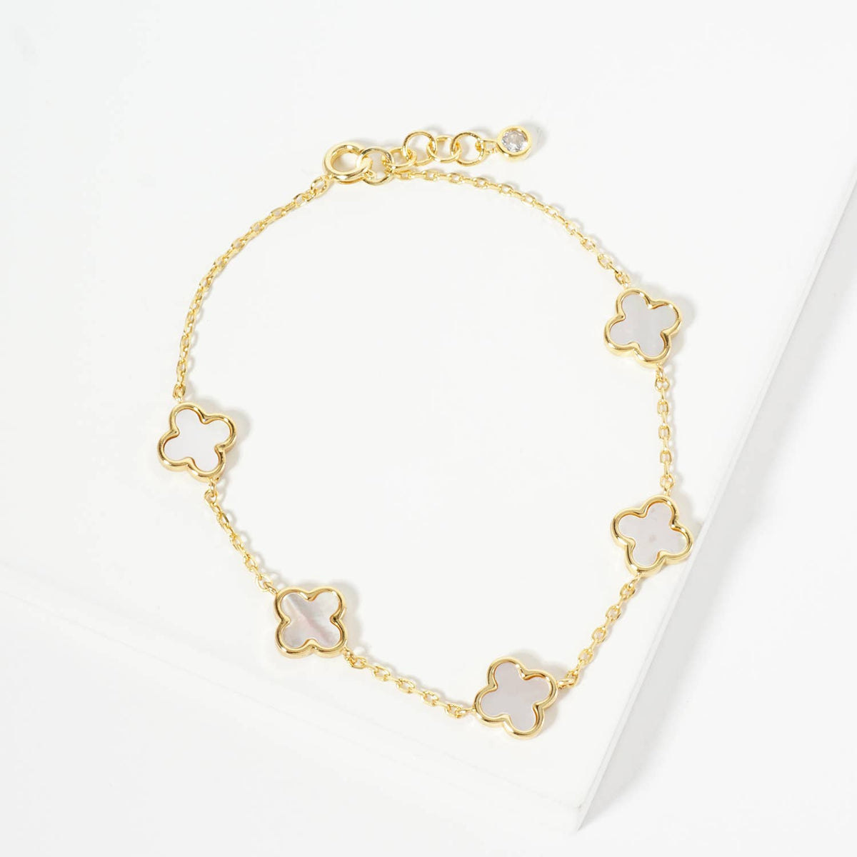 Elegant Clover Charm Chain Bracelet