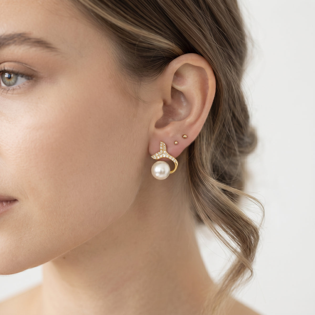 Curved Sparkle Stud Earrings with White Accent | BE331 — BE331-M.jpg
