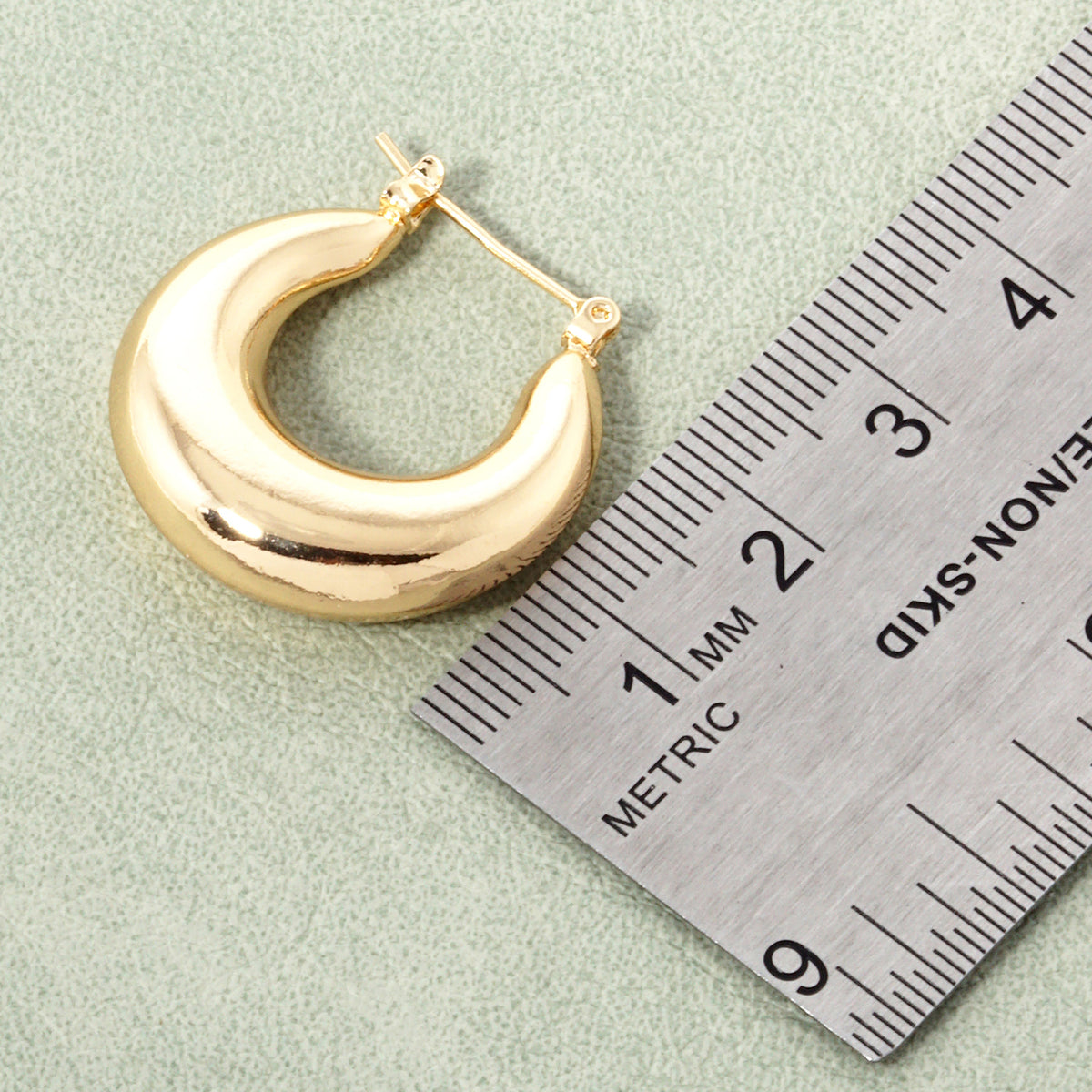 BE345 Oval Dome Hoop Earrings - BE345-SIZE.JPG
