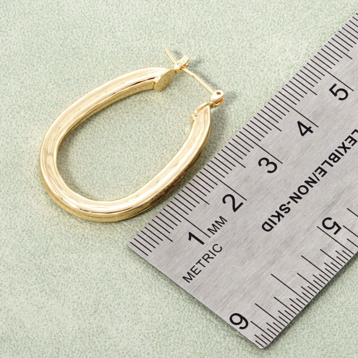 BE346 Elongated Oval Hoop Earrings - BE346-SIZE.JPG