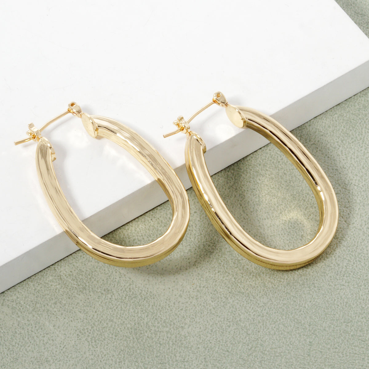 BE346 Elongated Oval Hoop Earrings - BE346G.jpg