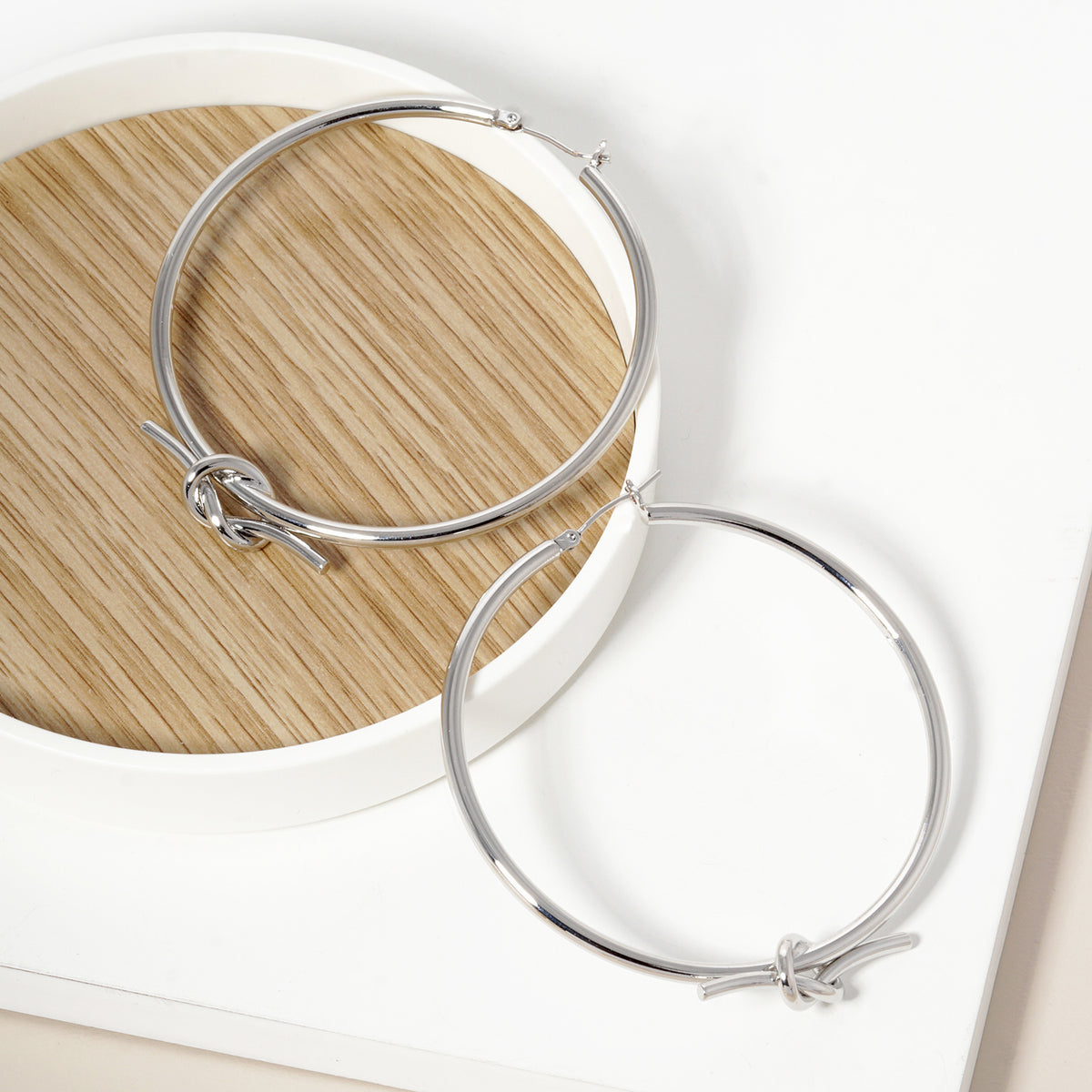 BE357 Knot Detail Round Hoop Earrings BE357-R-1.JPG