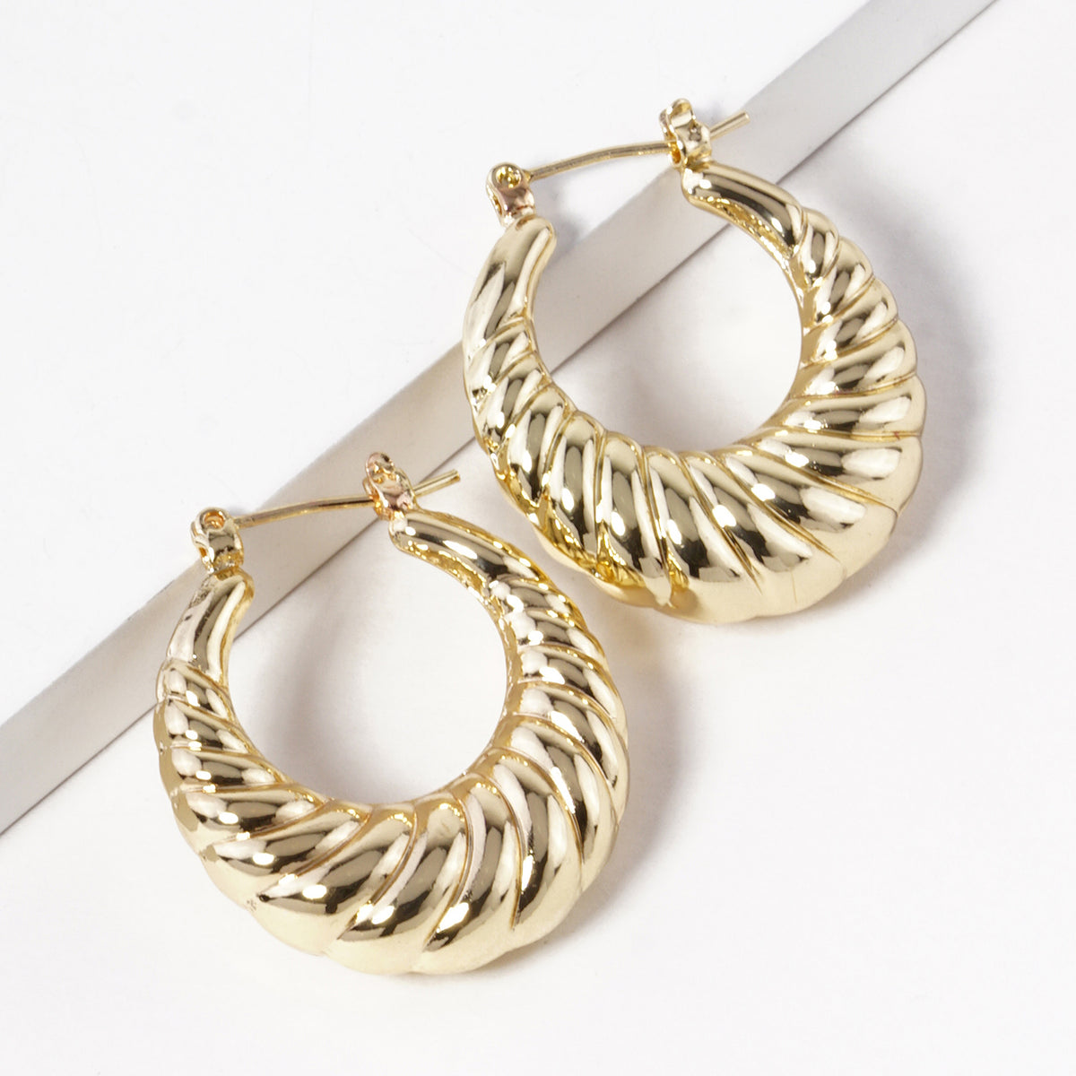 BE364 Twisted Dome Hoop Earrings BE364G.jpg