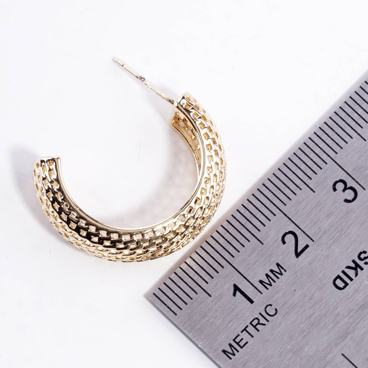 Geometric Spiral Grid C-Shape Hoop Earrings