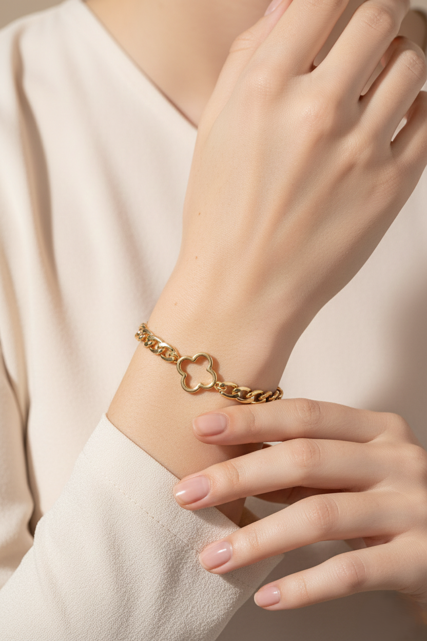 Clover Link Curb Chain Bracelet