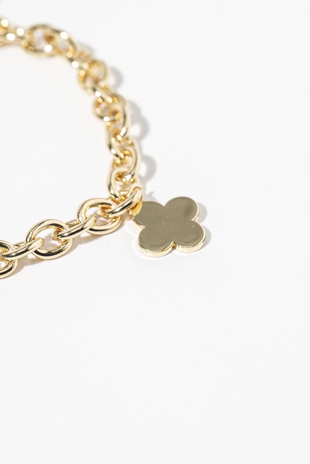 Minimalist Clover Charm Link Bracelet with Magnetic Clasp