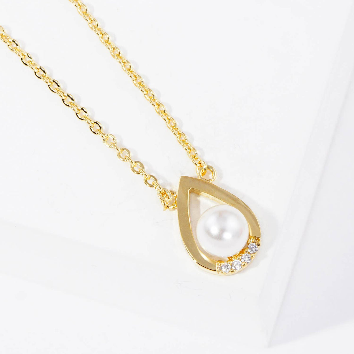 Bridesmaid Tear-Drop Pearl Pendant Necklace