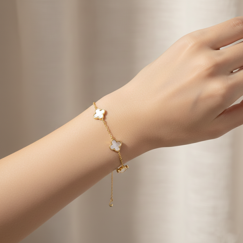 Elegant Clover Charm Chain Bracelet