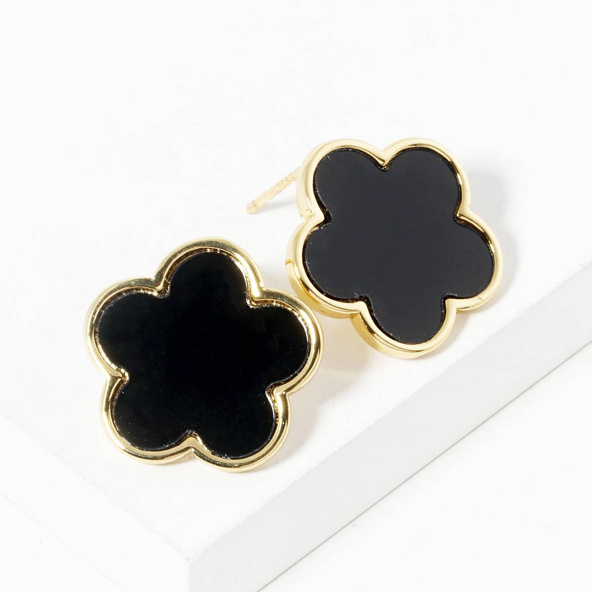 Scalloped Flower Stud Earrings