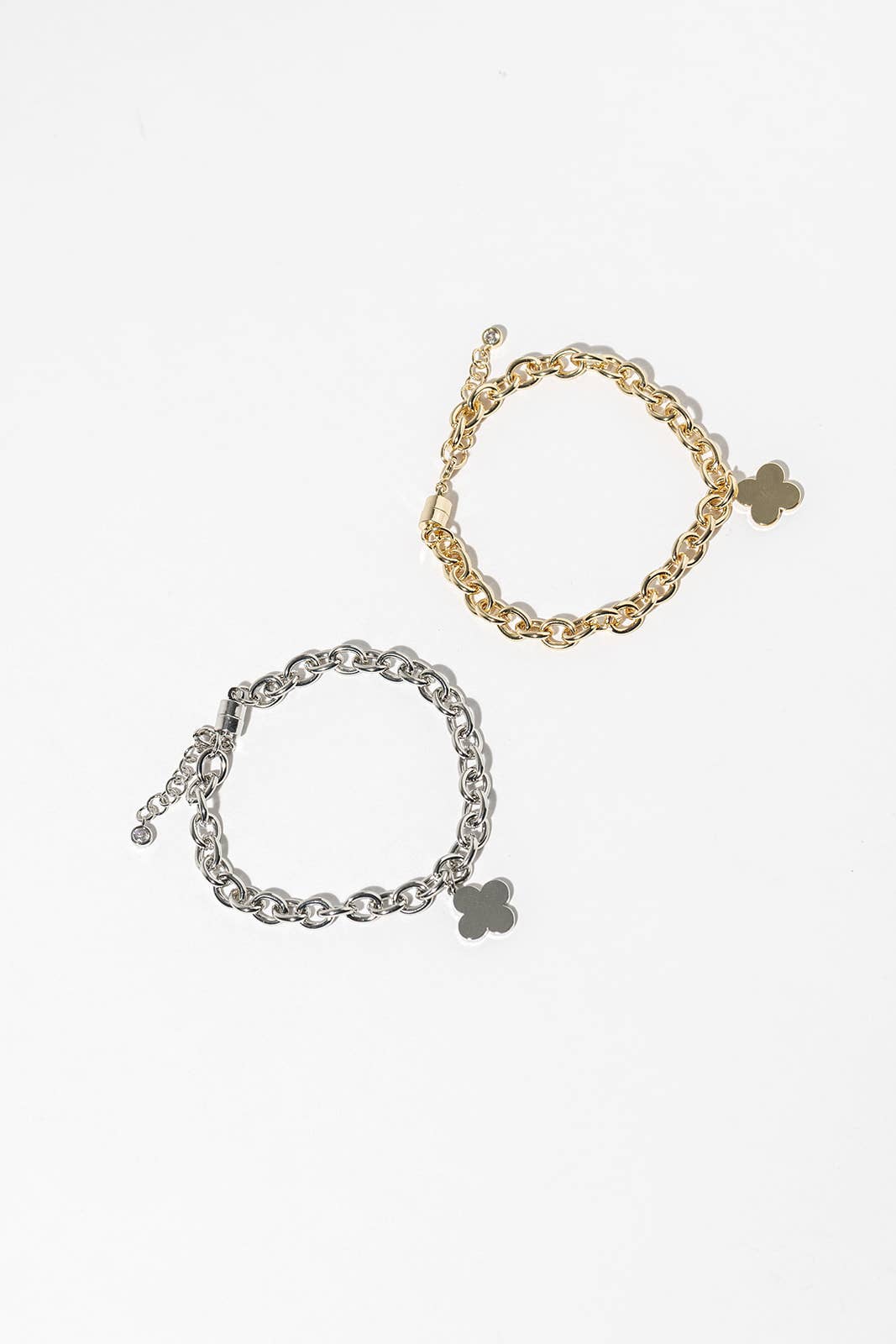 Minimalist Clover Charm Link Bracelet with Magnetic Clasp