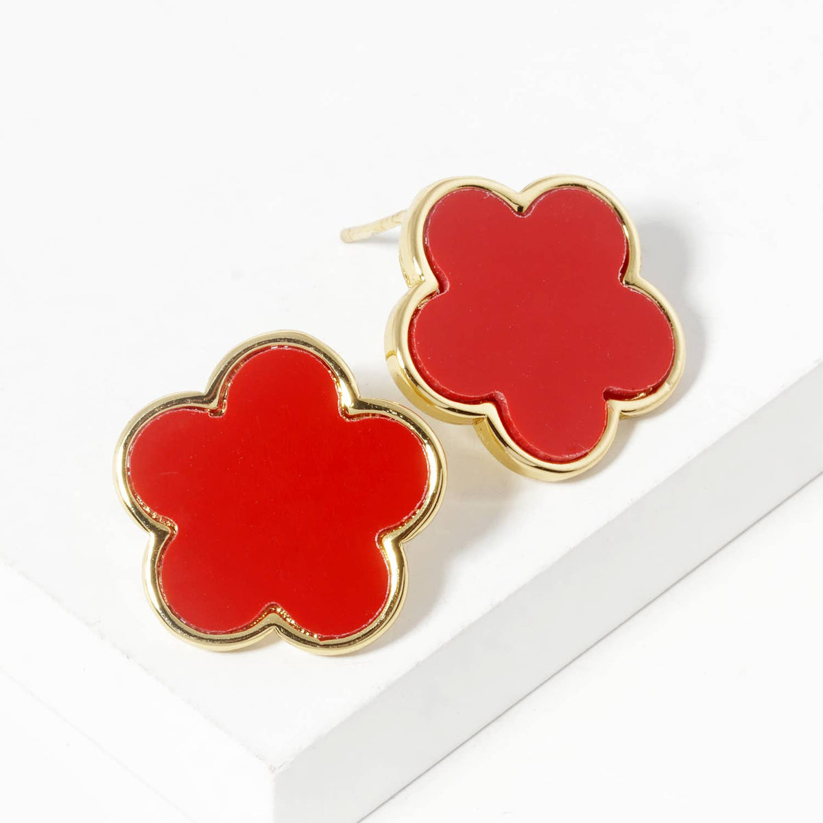 Scalloped Flower Stud Earrings