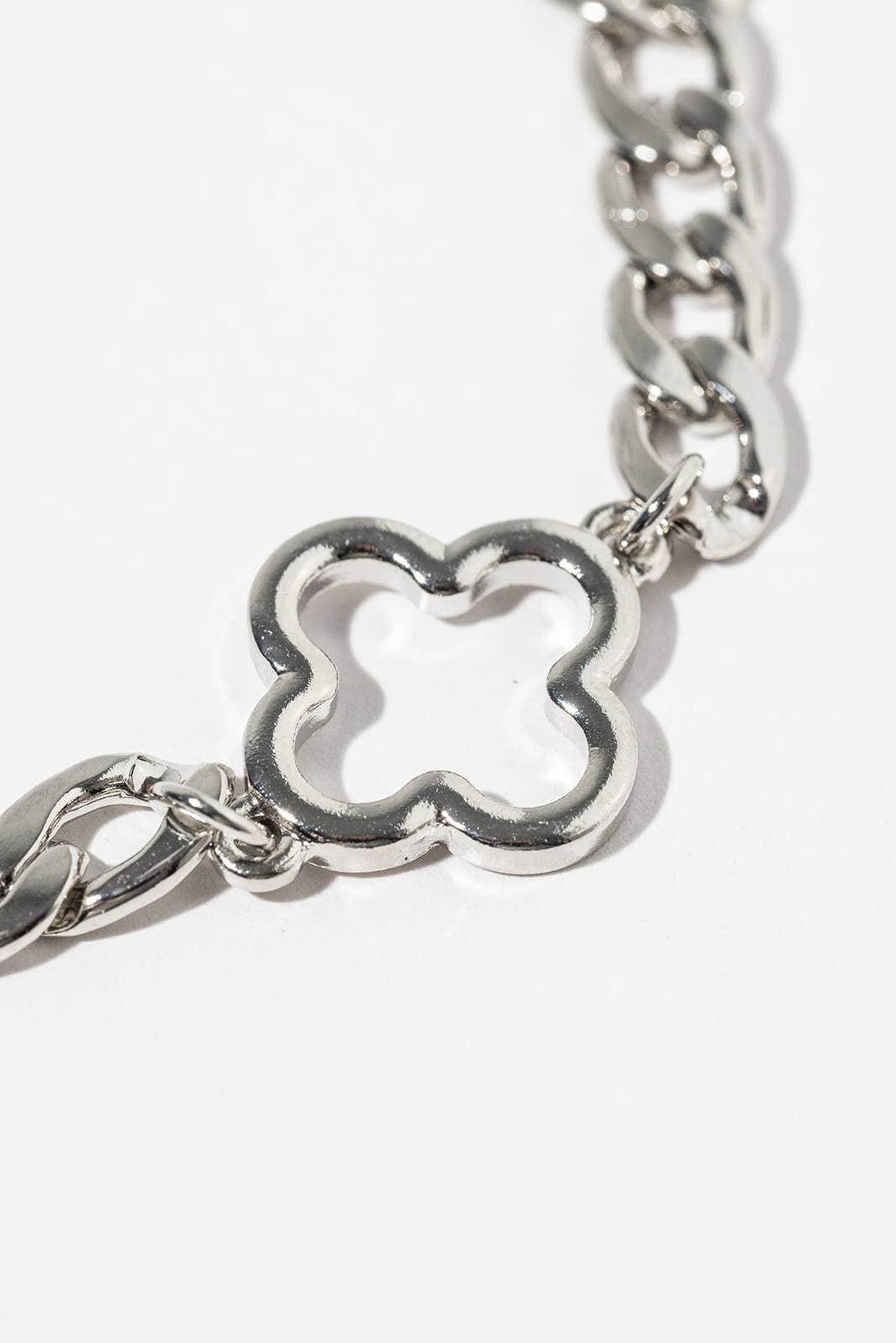 Clover Link Curb Chain Bracelet