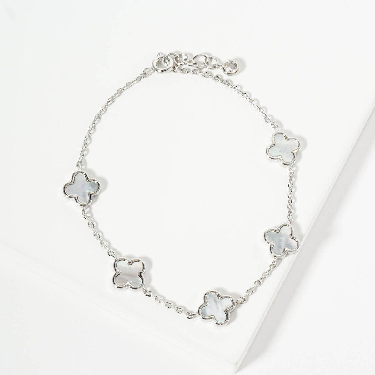 Elegant Clover Charm Chain Bracelet
