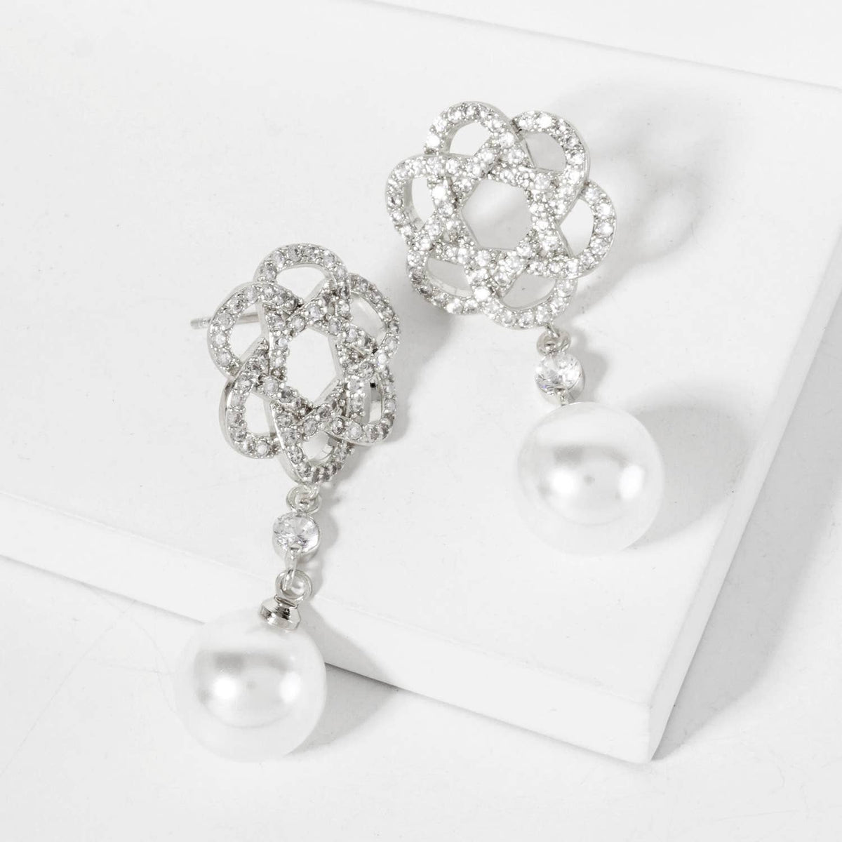 Botanical-Theme 10mm Pearl Drop Pave-Set Gold-Dipped Earring